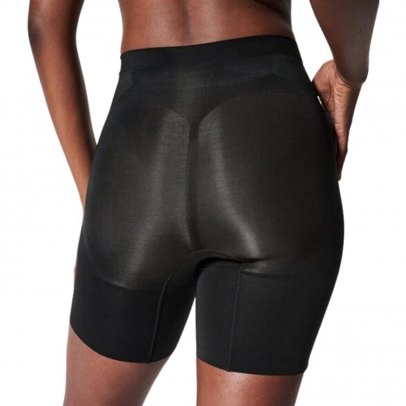 SPANX OnCore  mid-thigh shaping short 9