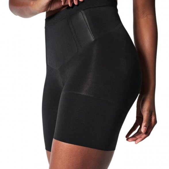 SPANX OnCore  mid-thigh shaping short 8